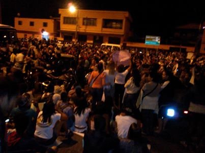 População de todos os cantos de Sabara saem para manifestar
