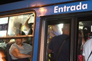 Oitenta e oito ônibus são depredados após conquista da Libertadores pelo Atlético