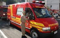 Bombeiros socorrem homem embriagado de incêndio no bairro Roça Grande