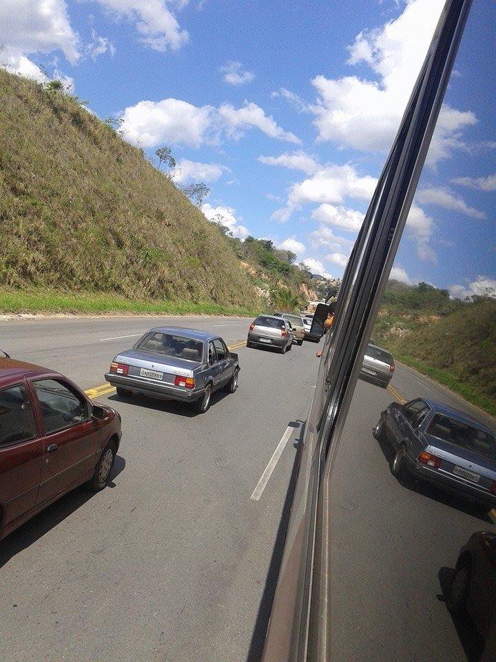 Protesto fecha novamente estrada que liga Sabará a BH