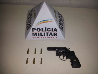 Três homens presos com arma de fogo em Roça Grande