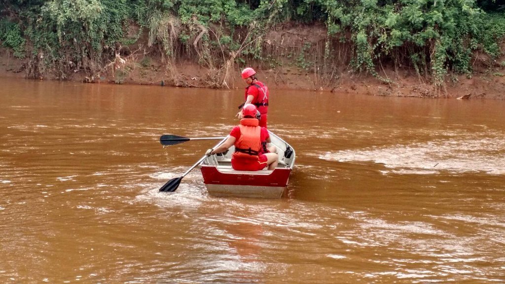 Bombeiros localizam corpo de menina arrastada pela enxurrada em Sabará
