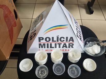 Polícia prende traficante que misturava cocaína com paracetamol em Sabará