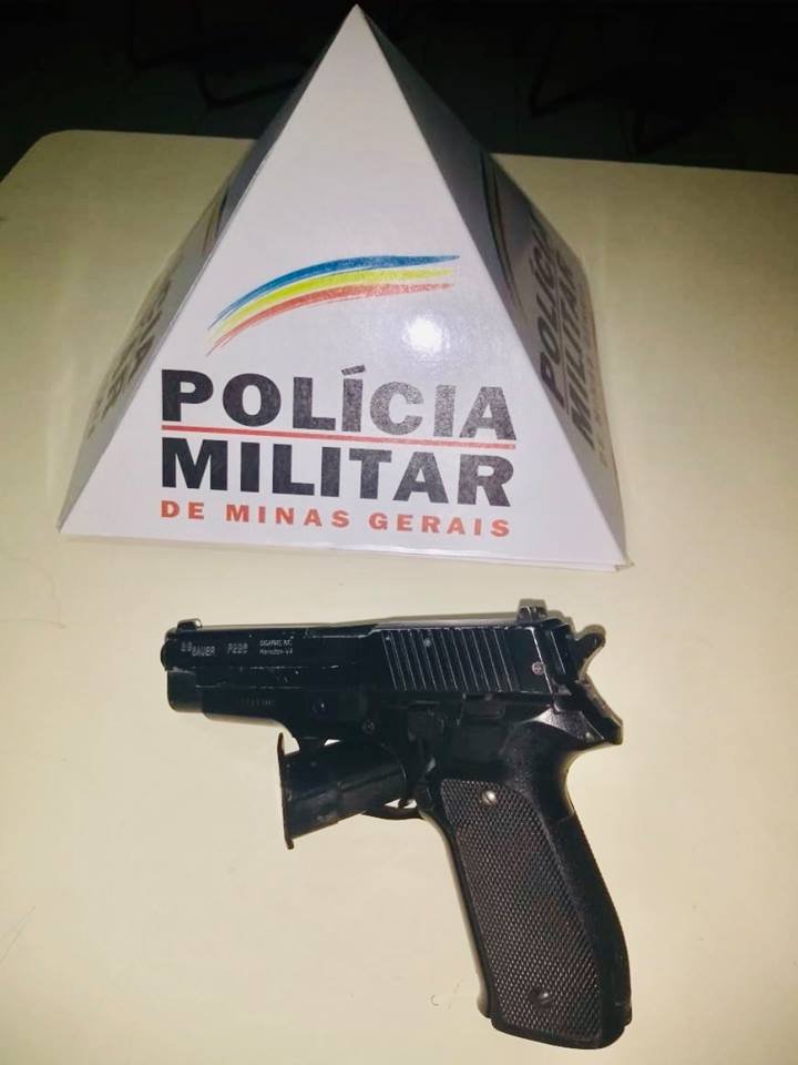 Polícia apreende réplica de arma no Bairro Paciência, Sabará