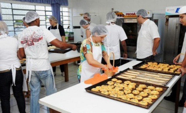 Escola oferece cursos profissionalizantes gratuitos em Sabará. Confira!