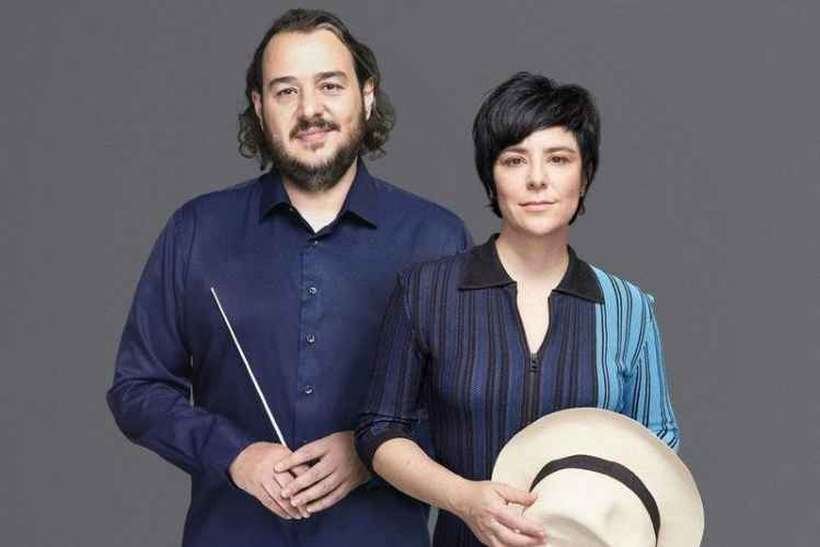 Foto do Maestro da Orquestra de Ouro Preto e de Fernanda Takai