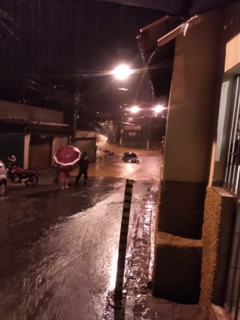 Chuva em Sabará (24/01): Veja vídeos e fotos