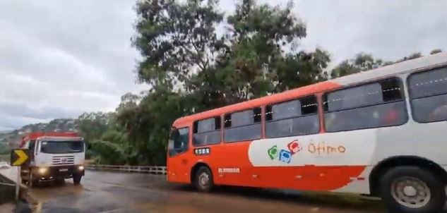 Trânsito na ponte de General Carneiro é liberado