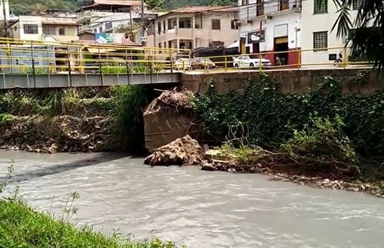 MPMG pede bloqueio de R$ 100 milhões e suspensão de mineradora após vazamento de materiais em rio de Sabará