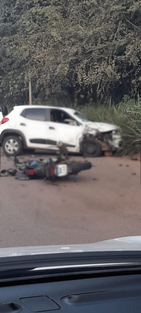 Duas pessoas morrem em acidente envolvendo carro e motos em Sabará