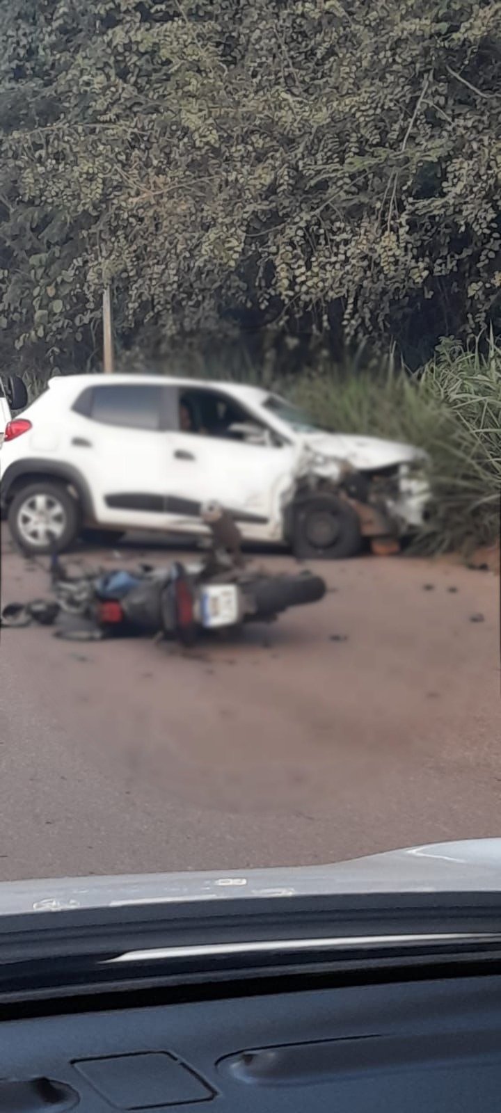 Duas pessoas morrem em acidente envolvendo carro e motos em Sabará