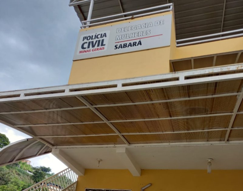 Suspeito é preso por agredir e ameaçar namorada em Sabará