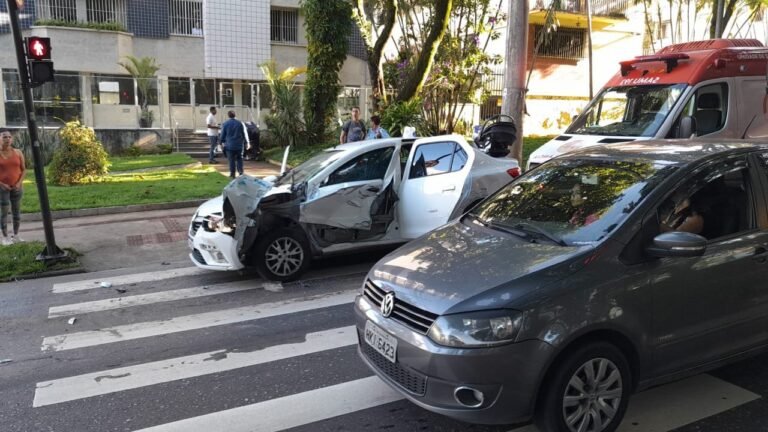 Trânsito congestionado na Av. José Candido da Silveira 15/02/2023