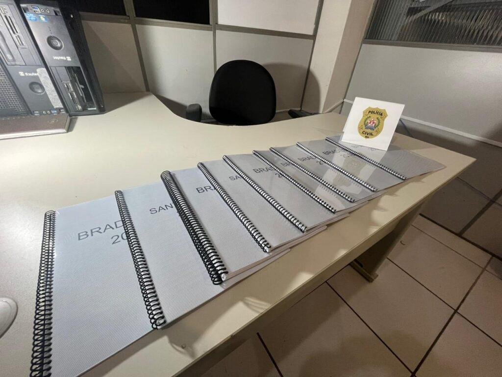 Auxiliar financeira é presa por desviar meio milhão de reais de empresa de transporte em Belo Horizonte.