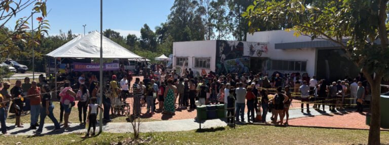 Mutirão Cidadão leva mais de 30 serviços gratuitos à Praça Melo Viana, em Sabará