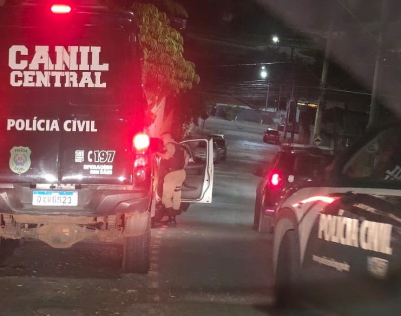 Operação Dupla Vigília prende três e apreende drogas e armas em Sabará