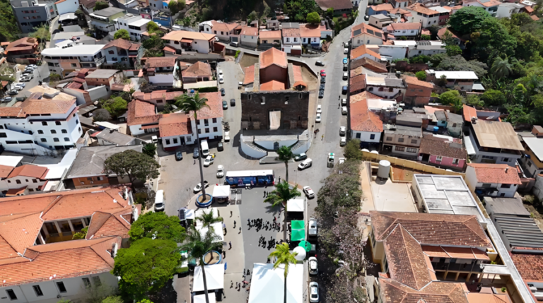 Cemig leva atendimento direto à população durante o evento “Cemig na Praça” em Sabará