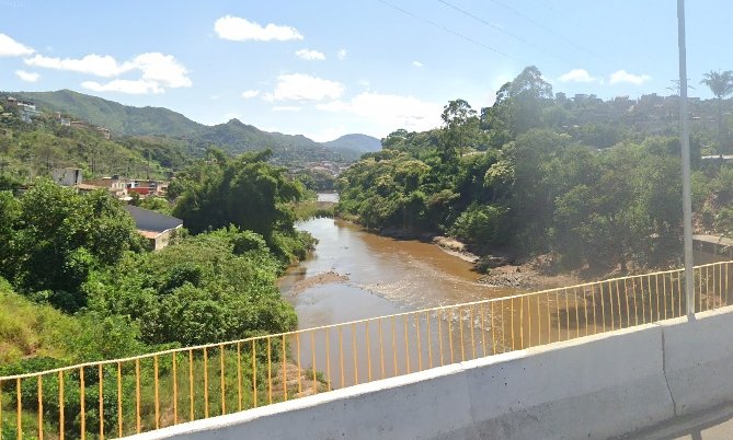 Copasa identifica descarte irregular de óleo no Rio das Velhas, em Sabará