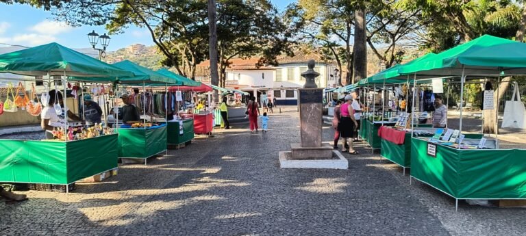 Artesãos revelam preocupação com queda de visitantes na Feira de Artesanato de Sabará