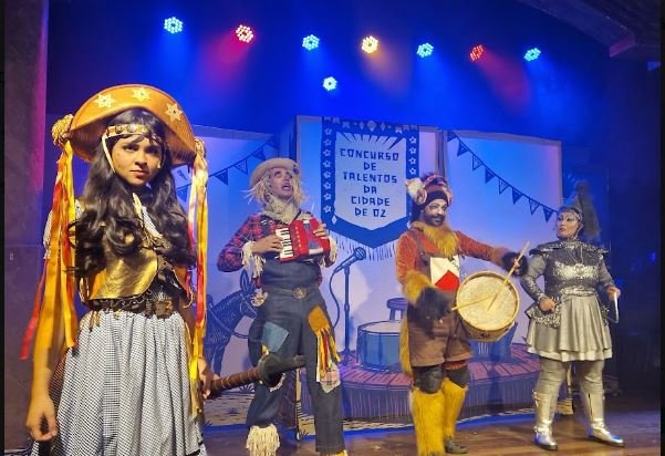 Mês da Criança – Espetáculo gratuito “Maria Bonita na Cidade de Oz” em Sabará, no Cine-Teatro Bandeirante, no dia 17/10
